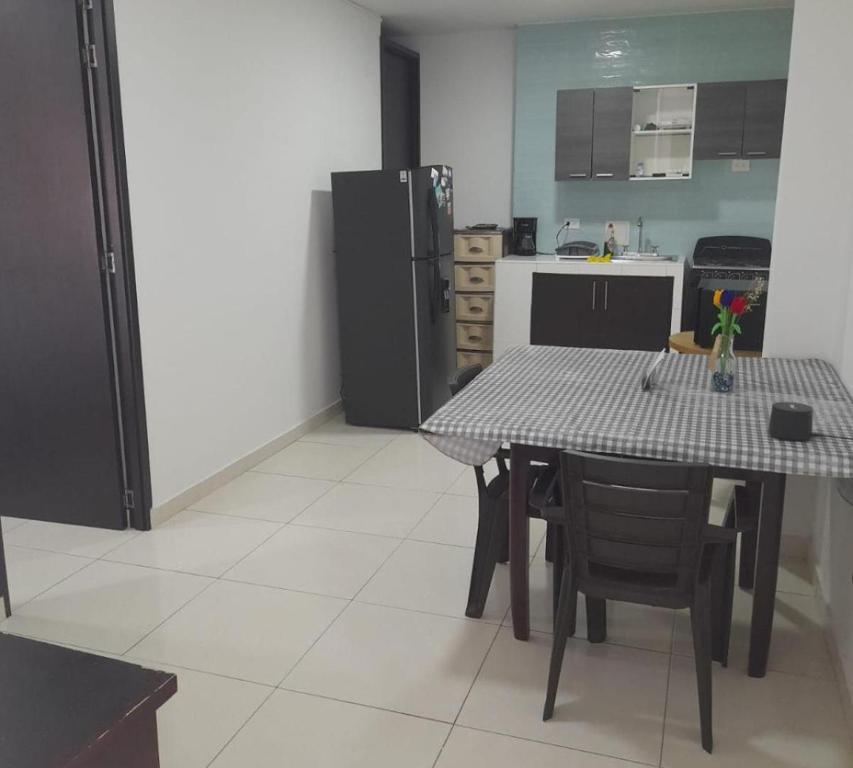 Apartment 2p *