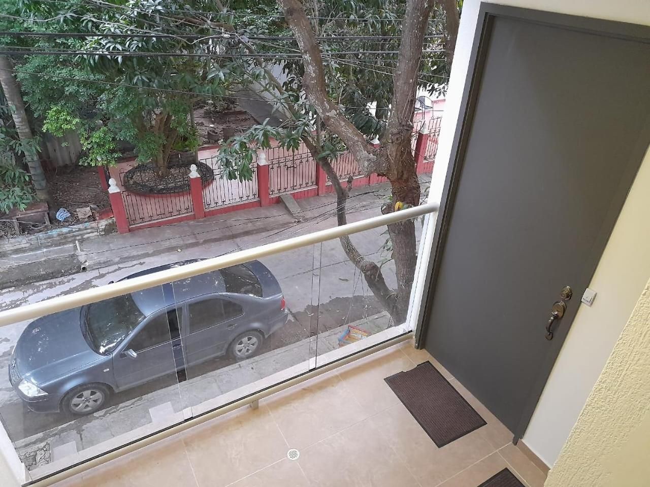 Apartment 2p *